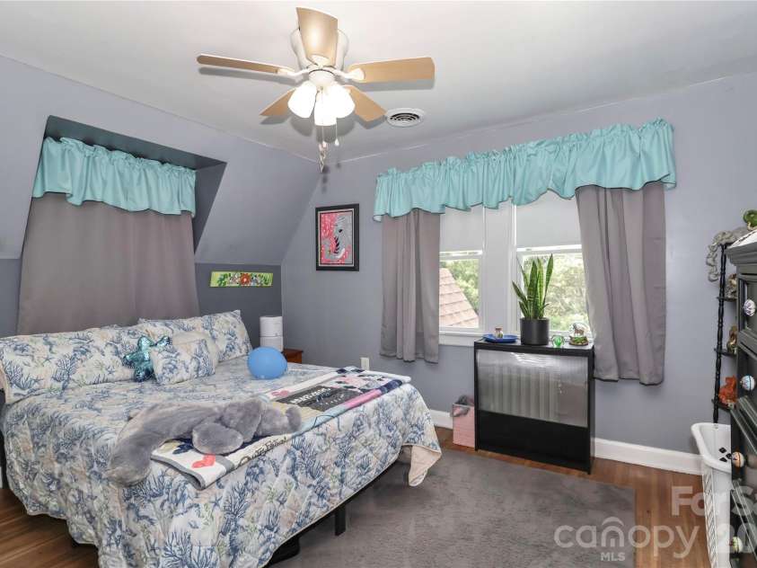 532 Margaret Drive, Statesville, NC 28677.  MLS# CAR4360307, YatesRealty ID 11642. 