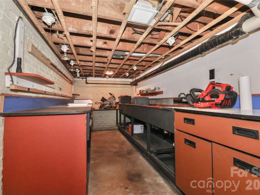 532 Margaret Drive, Statesville, NC 28677.  MLS# CAR4360307, YatesRealty ID 11642. 