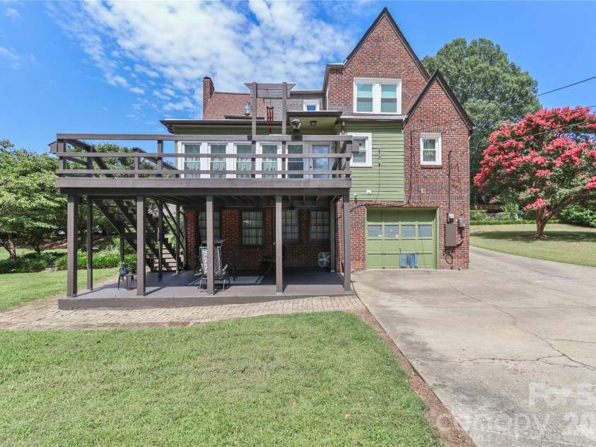 532 Margaret Drive, Statesville, NC 28677.  MLS# CAR4360307, YatesRealty ID 11642. 