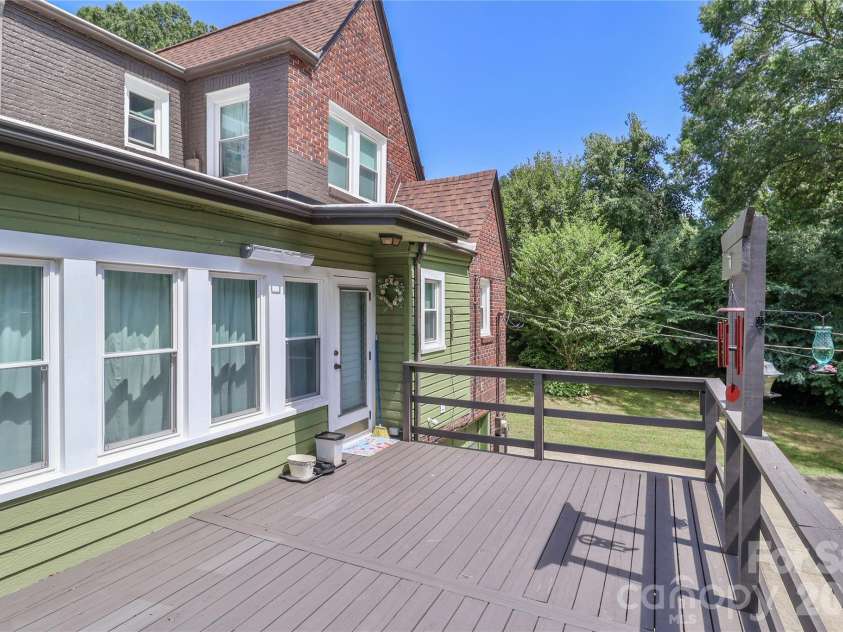 532 Margaret Drive, Statesville, NC 28677.  MLS# CAR4360307, YatesRealty ID 11642. 