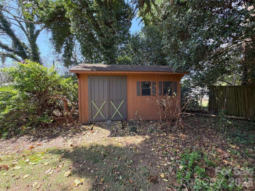 532 Margaret Drive, Statesville, NC 28677.  MLS# CAR4360307, YatesRealty ID 11642. 