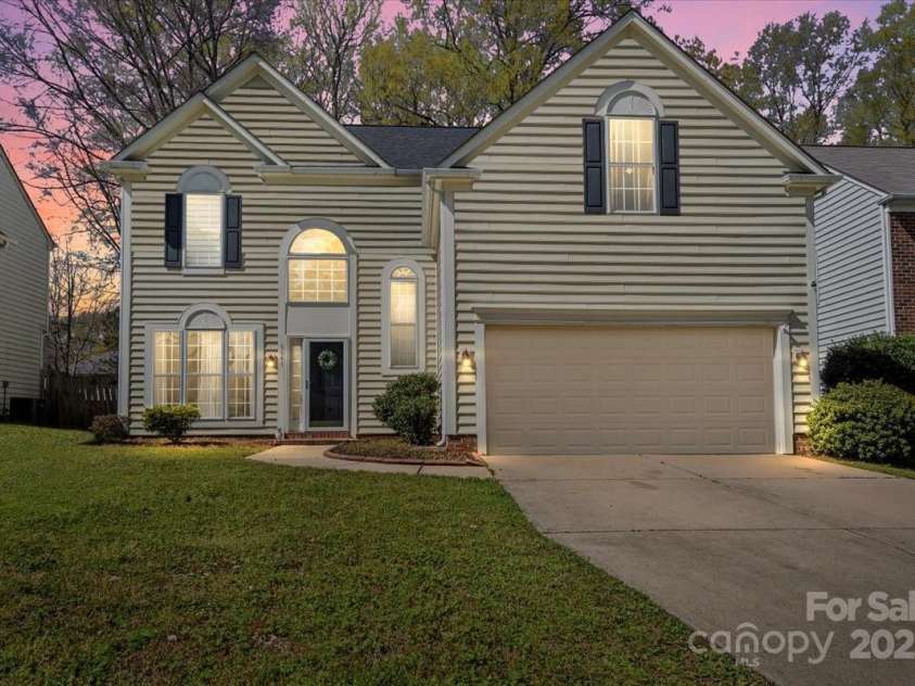 6645 Allness Glen Lane, Charlotte, NC 28269.  MLS# CAR4239927, YatesRealty ID 11642. 