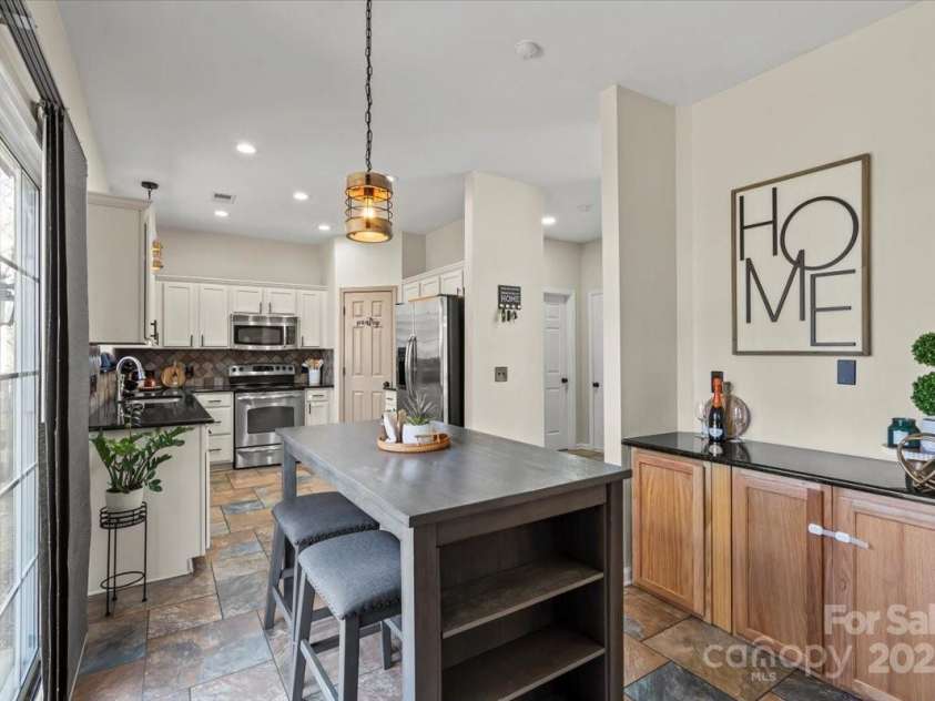 6645 Allness Glen Lane, Charlotte, NC 28269.  MLS# CAR4239927, YatesRealty ID 11642. 