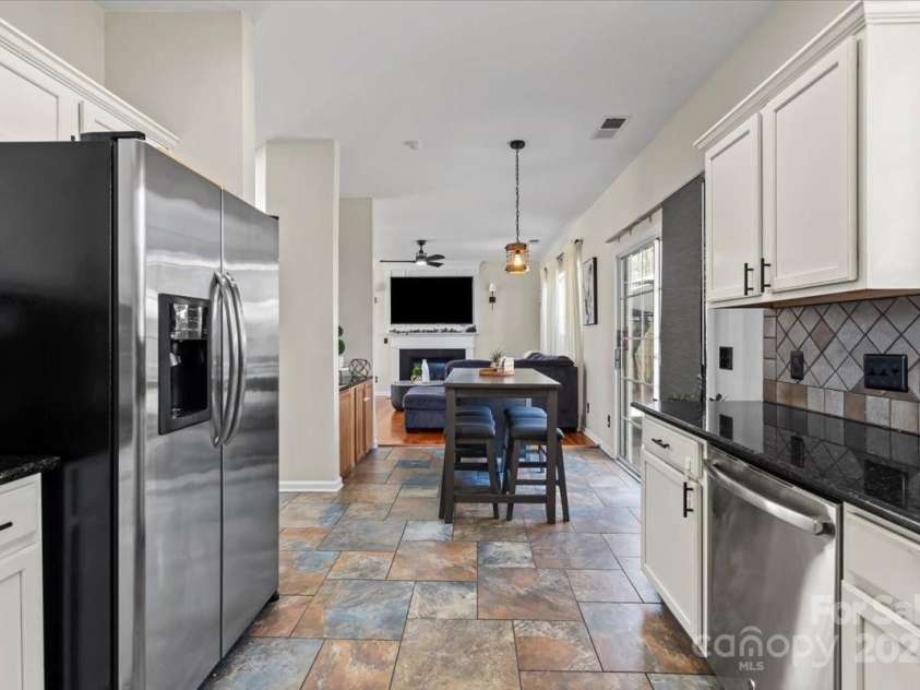 6645 Allness Glen Lane, Charlotte, NC 28269.  MLS# CAR4239927, YatesRealty ID 11642. 