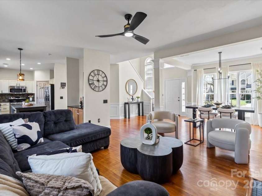 6645 Allness Glen Lane, Charlotte, NC 28269.  MLS# CAR4239927, YatesRealty ID 11642. 