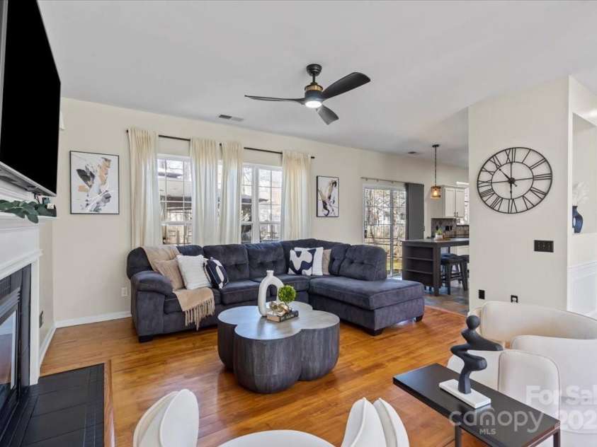 6645 Allness Glen Lane, Charlotte, NC 28269.  MLS# CAR4239927, YatesRealty ID 11642. 