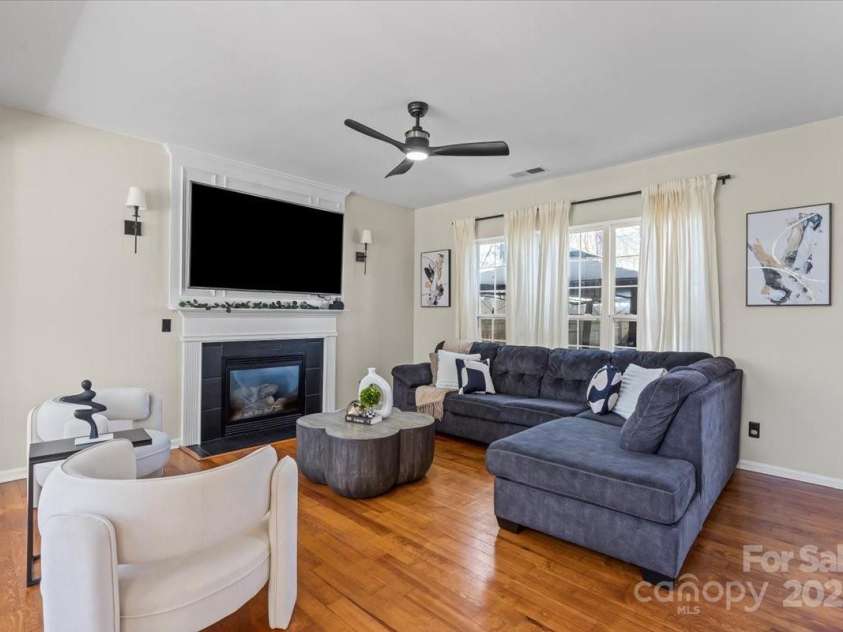 6645 Allness Glen Lane, Charlotte, NC 28269.  MLS# CAR4239927, YatesRealty ID 11642. 