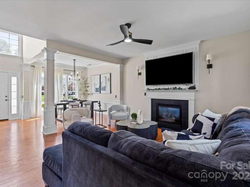 6645 Allness Glen Lane, Charlotte, NC 28269.  MLS# CAR4239927, YatesRealty ID 11642. 