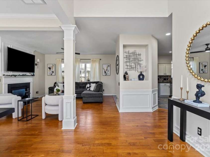 6645 Allness Glen Lane, Charlotte, NC 28269.  MLS# CAR4239927, YatesRealty ID 11642. 