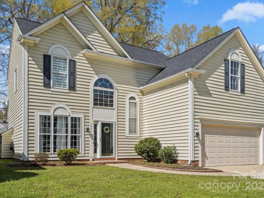6645 Allness Glen Lane, Charlotte, NC 28269.  MLS# CAR4239927, YatesRealty ID 11642. 