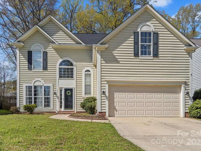 6645 Allness Glen Lane, Charlotte, NC 28269.  MLS# CAR4239927, YatesRealty ID 11642. 