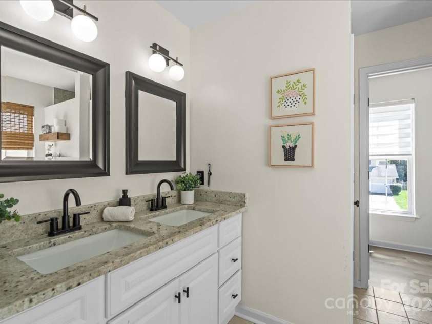 6645 Allness Glen Lane, Charlotte, NC 28269.  MLS# CAR4239927, YatesRealty ID 11642. 