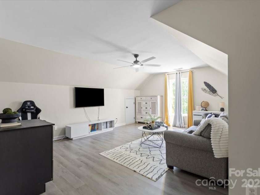 6645 Allness Glen Lane, Charlotte, NC 28269.  MLS# CAR4239927, YatesRealty ID 11642. 