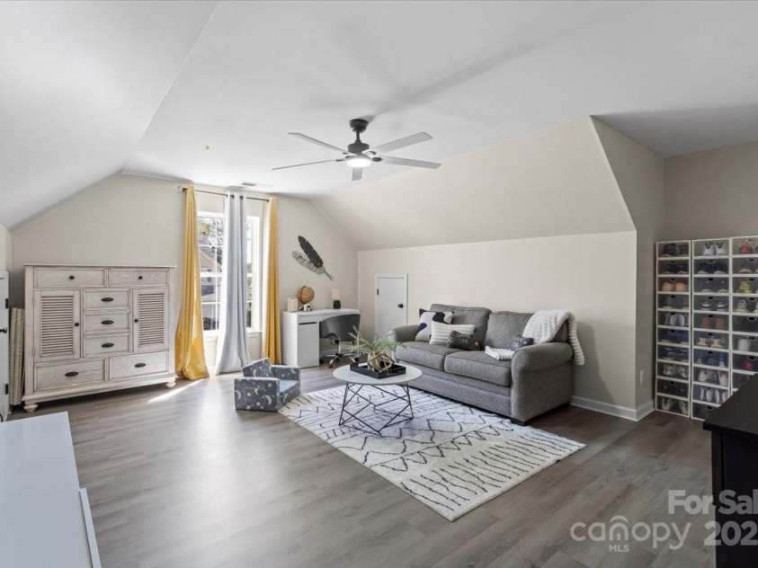 6645 Allness Glen Lane, Charlotte, NC 28269.  MLS# CAR4239927, YatesRealty ID 11642. 