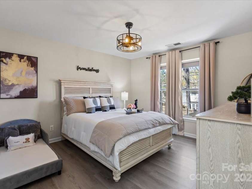 6645 Allness Glen Lane, Charlotte, NC 28269.  MLS# CAR4239927, YatesRealty ID 11642. 