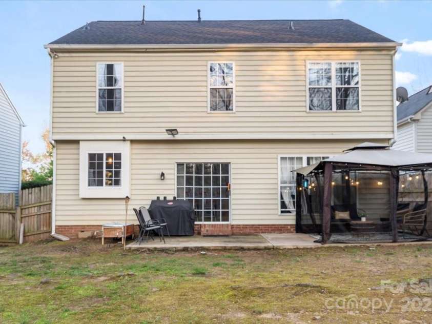 6645 Allness Glen Lane, Charlotte, NC 28269.  MLS# CAR4239927, YatesRealty ID 11642. 