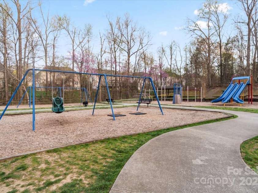 6645 Allness Glen Lane, Charlotte, NC 28269.  MLS# CAR4239927, YatesRealty ID 11642. 