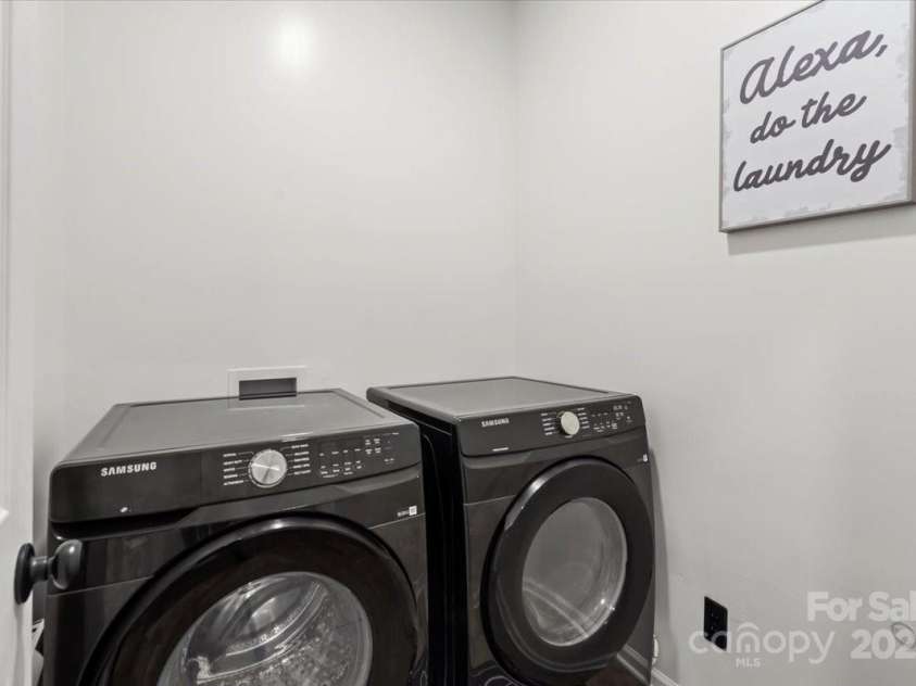 6645 Allness Glen Lane, Charlotte, NC 28269.  MLS# CAR4239927, YatesRealty ID 11642. 