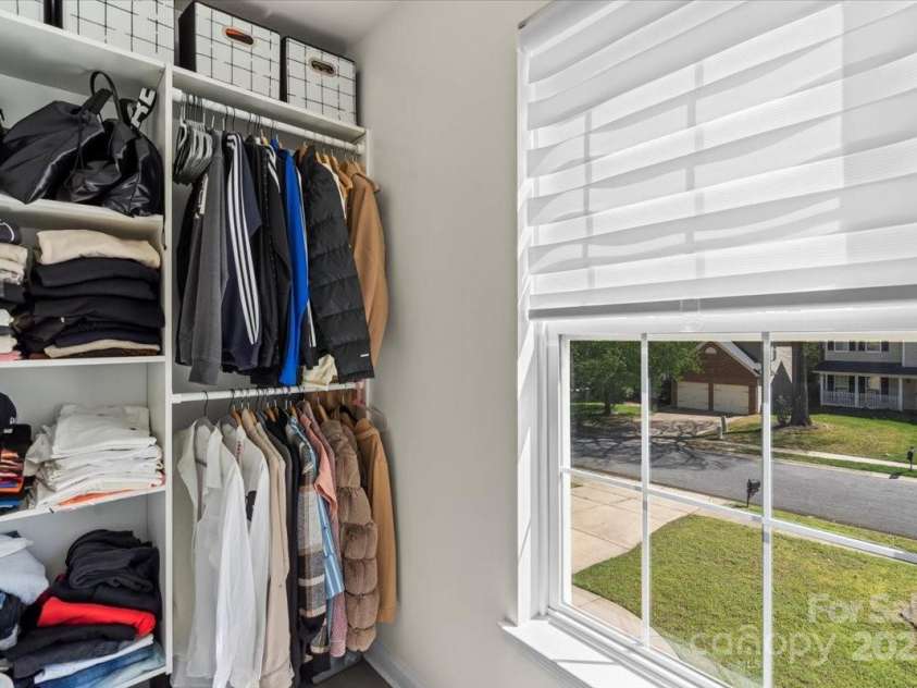 6645 Allness Glen Lane, Charlotte, NC 28269.  MLS# CAR4239927, YatesRealty ID 11642. 