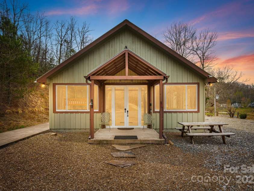 11381 State Hwy 80 N Highway, Burnsville, NC 28714.  MLS# CAR4249887, YatesRealty ID 11644. 