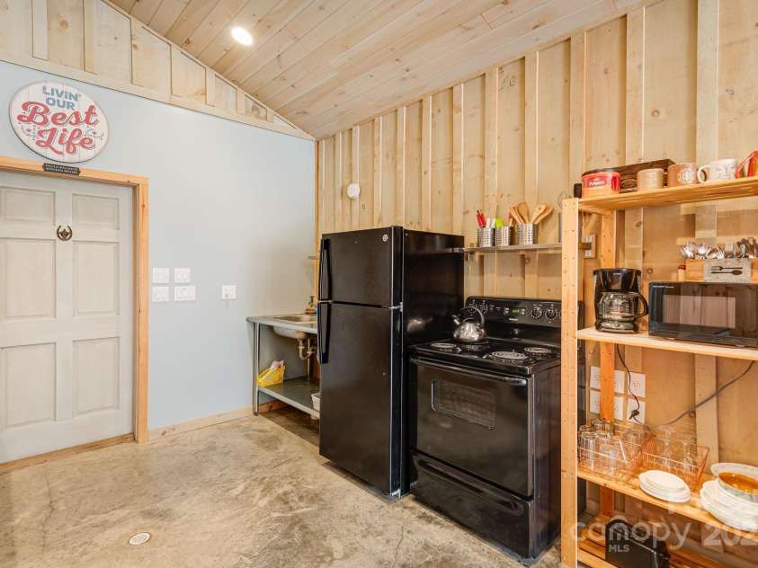 11381 State Hwy 80 N Highway, Burnsville, NC 28714.  MLS# CAR4249887, YatesRealty ID 11644. 