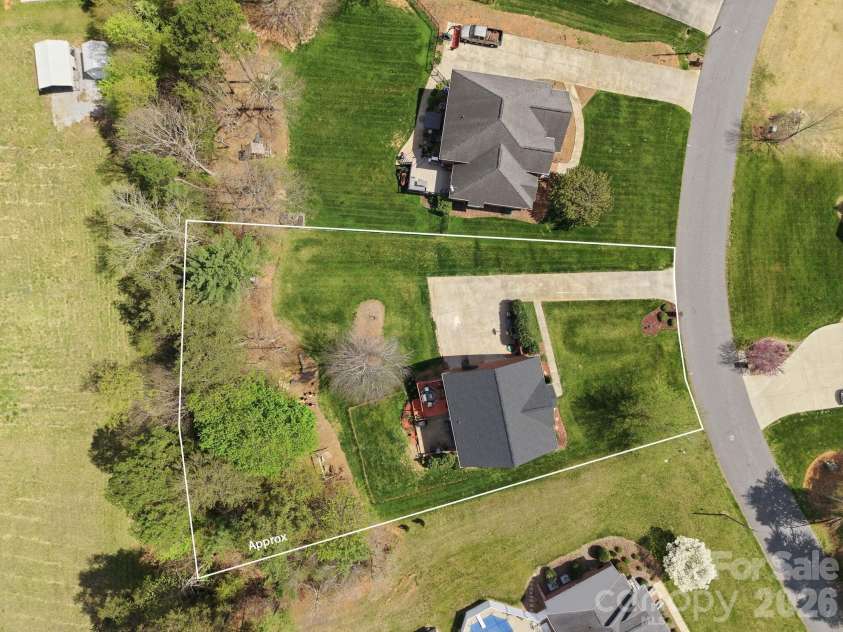 1951 46th Avenue Drive, Hickory, NC 28601.  MLS# CAR4365300, YatesRealty ID 11645. 