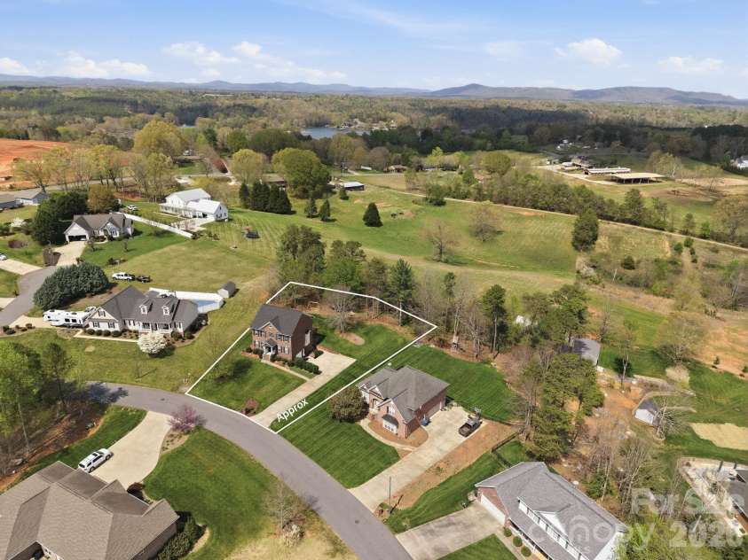 1951 46th Avenue Drive, Hickory, NC 28601.  MLS# CAR4365300, YatesRealty ID 11645. 