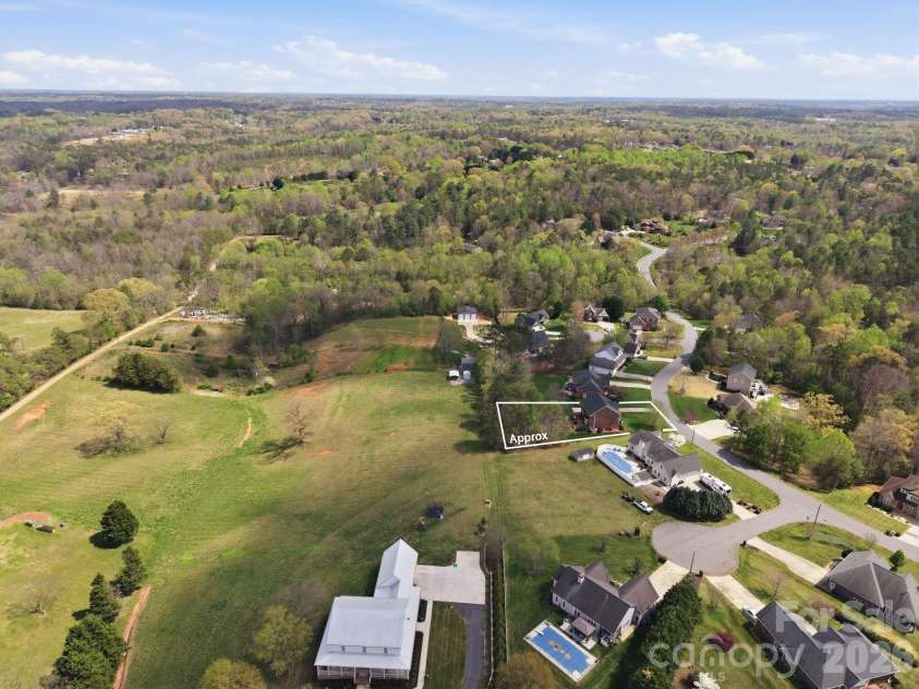 1951 46th Avenue Drive, Hickory, NC 28601.  MLS# CAR4365300, YatesRealty ID 11645. 
