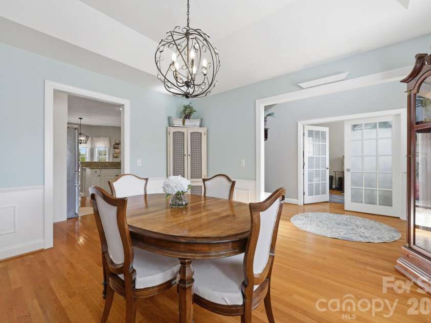 1951 46th Avenue Drive, Hickory, NC 28601.  MLS# CAR4365300, YatesRealty ID 11645. 