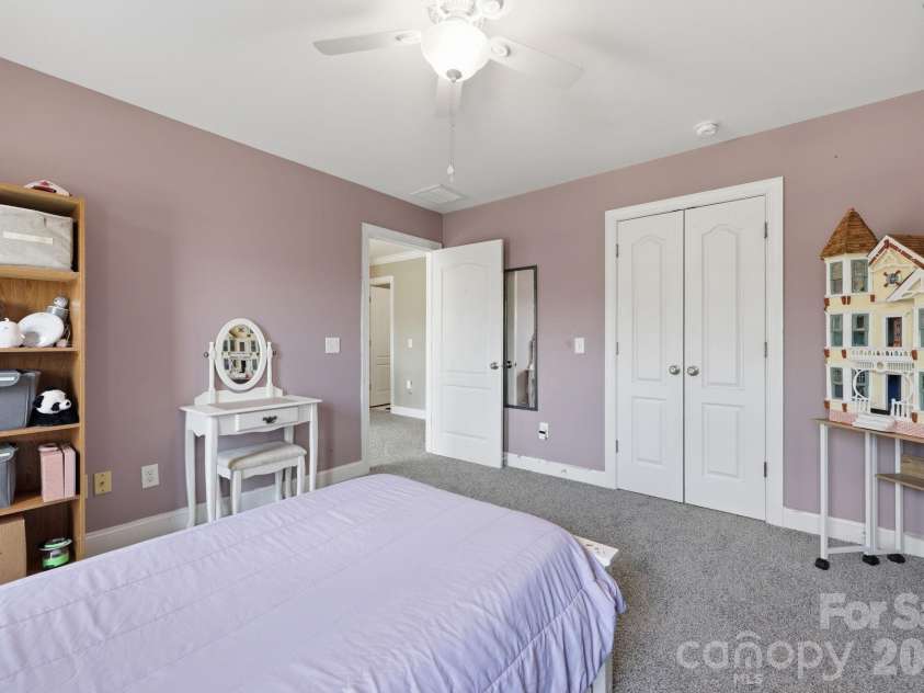 1951 46th Avenue Drive, Hickory, NC 28601.  MLS# CAR4365300, YatesRealty ID 11645. 