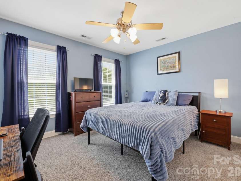 1951 46th Avenue Drive, Hickory, NC 28601.  MLS# CAR4365300, YatesRealty ID 11645. 