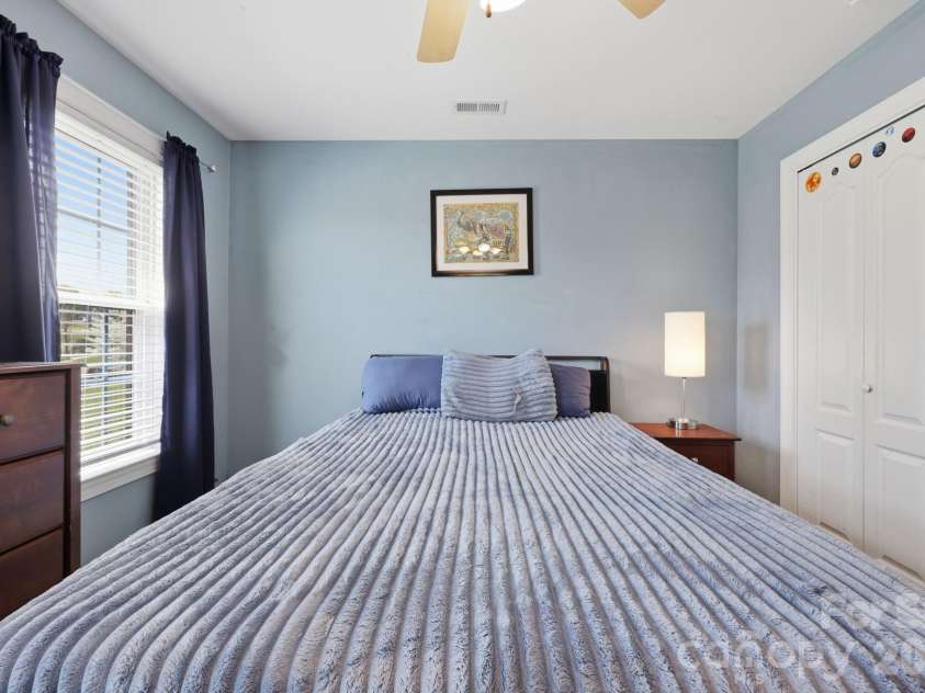 1951 46th Avenue Drive, Hickory, NC 28601.  MLS# CAR4365300, YatesRealty ID 11645. 