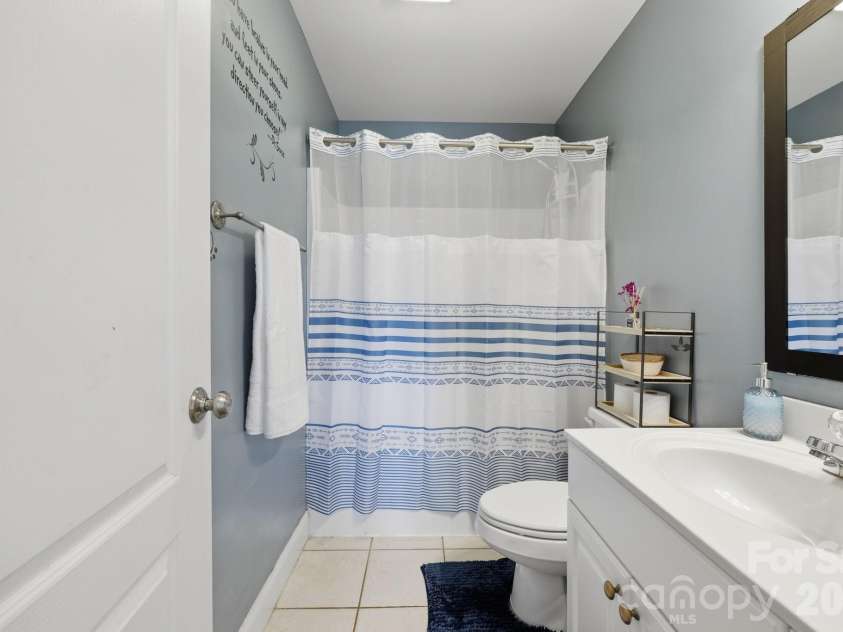 1951 46th Avenue Drive, Hickory, NC 28601.  MLS# CAR4365300, YatesRealty ID 11645. 