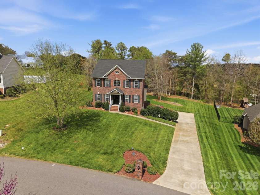 1951 46th Avenue Drive, Hickory, NC 28601.  MLS# CAR4365300, YatesRealty ID 11645. 