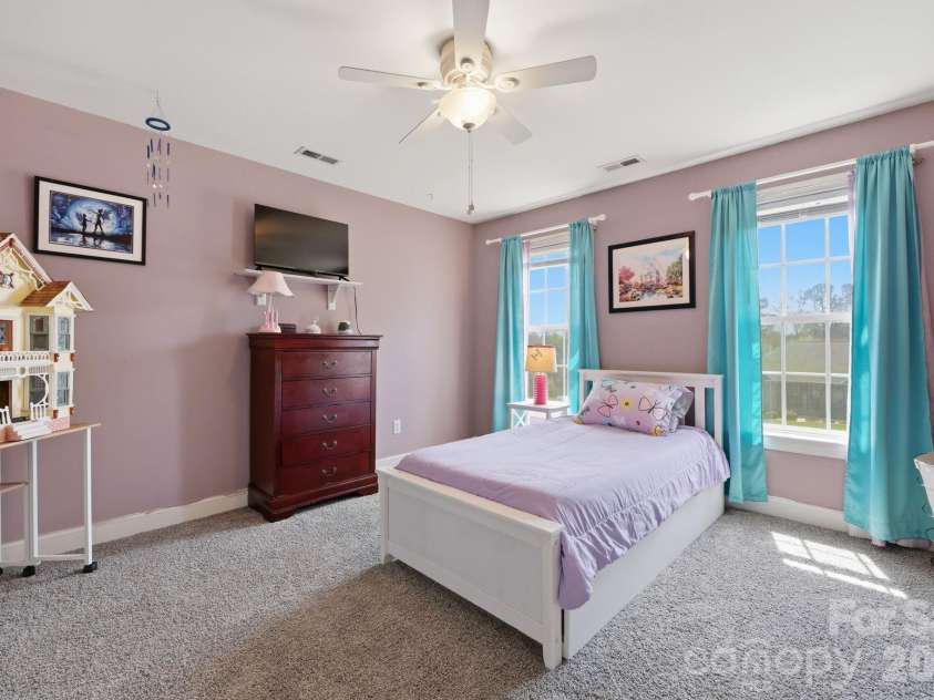 1951 46th Avenue Drive, Hickory, NC 28601.  MLS# CAR4365300, YatesRealty ID 11645. Bedroom