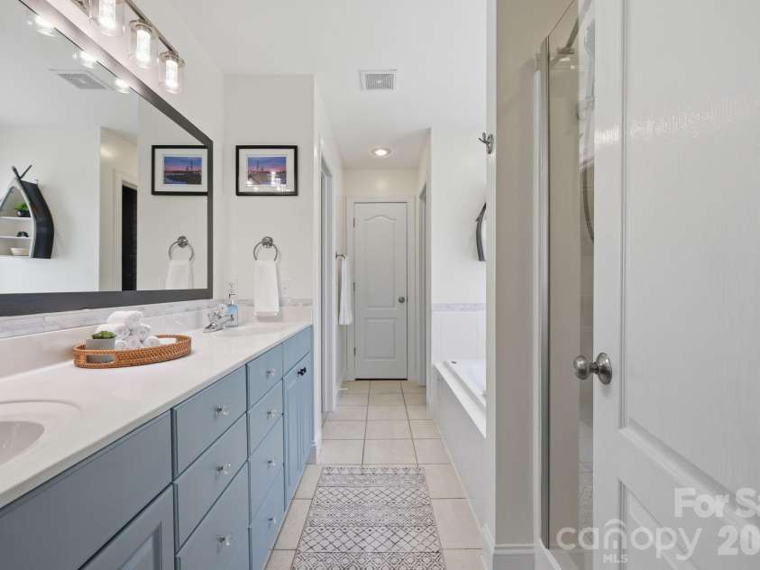 1951 46th Avenue Drive, Hickory, NC 28601.  MLS# CAR4365300, YatesRealty ID 11645. Primary Bathroom