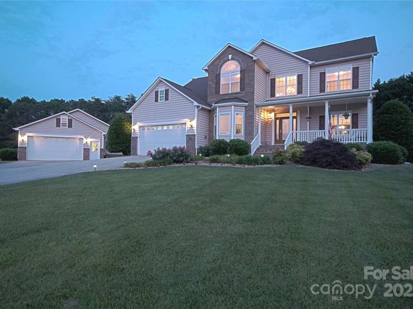 100 Oakwood Meadow Drive, Mooresville, NC 28115.  MLS# CAR4254955, YatesRealty ID 11646. 