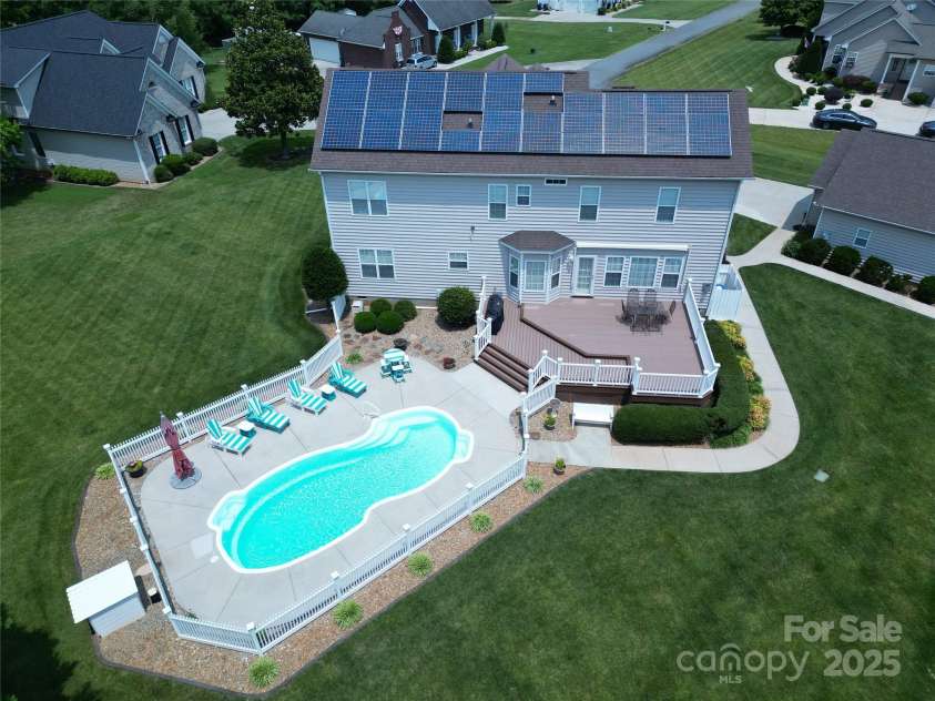 100 Oakwood Meadow Drive, Mooresville, NC 28115.  MLS# CAR4254955, YatesRealty ID 11646. 