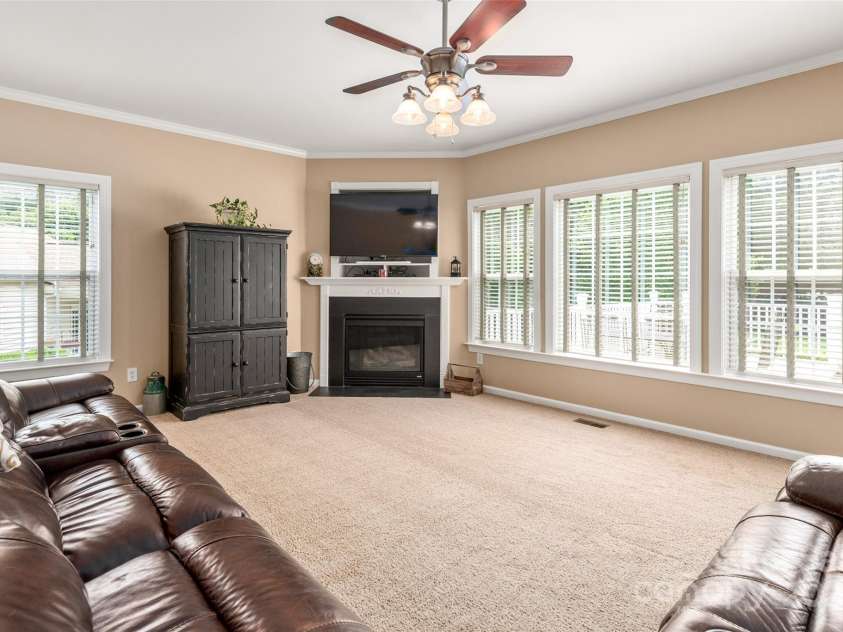 100 Oakwood Meadow Drive, Mooresville, NC 28115.  MLS# CAR4254955, YatesRealty ID 11646. 
