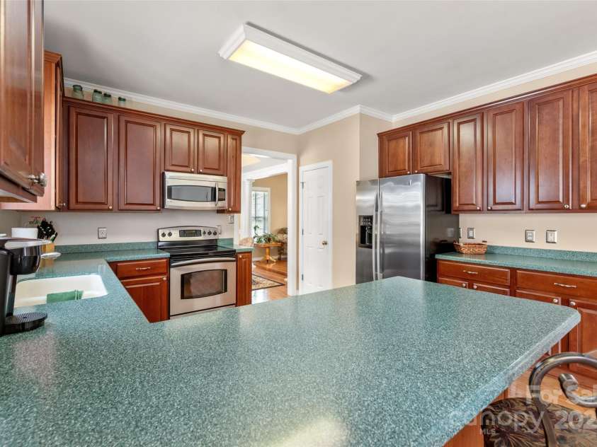 100 Oakwood Meadow Drive, Mooresville, NC 28115.  MLS# CAR4254955, YatesRealty ID 11646. 