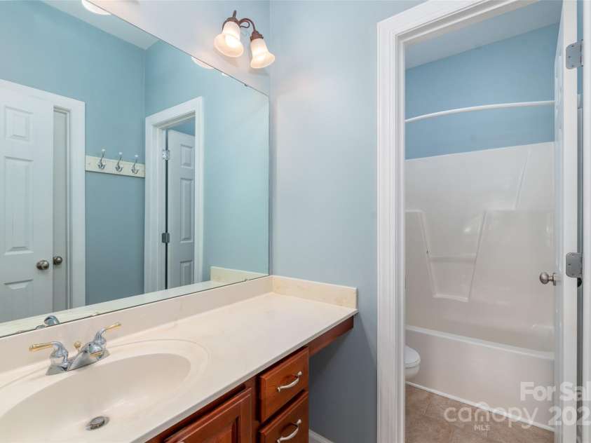 100 Oakwood Meadow Drive, Mooresville, NC 28115.  MLS# CAR4254955, YatesRealty ID 11646. 