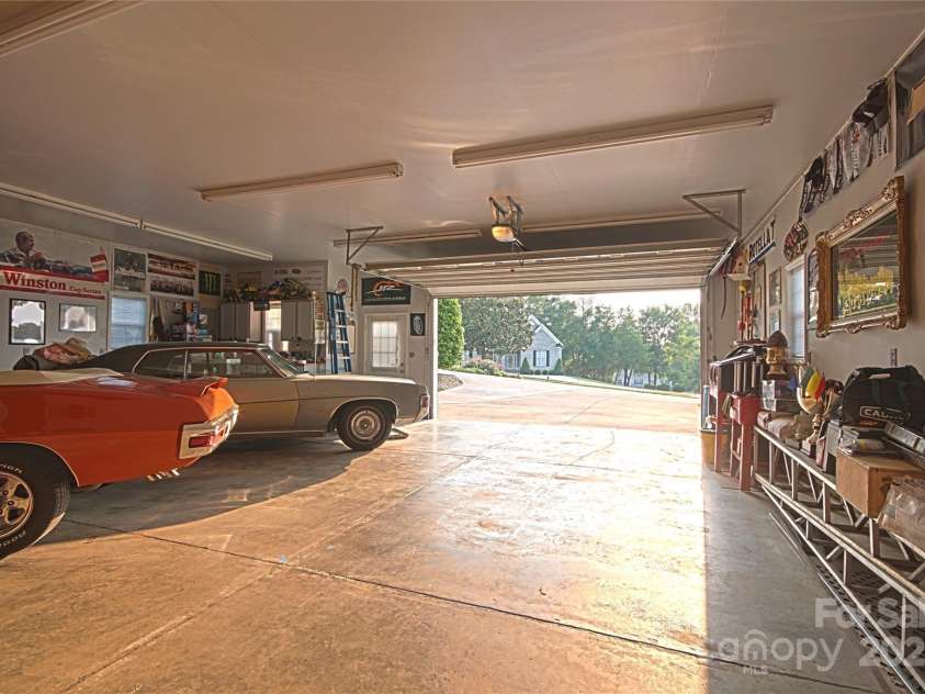 100 Oakwood Meadow Drive, Mooresville, NC 28115.  MLS# CAR4254955, YatesRealty ID 11646. 