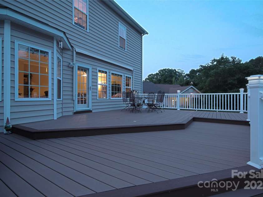 100 Oakwood Meadow Drive, Mooresville, NC 28115.  MLS# CAR4254955, YatesRealty ID 11646. 