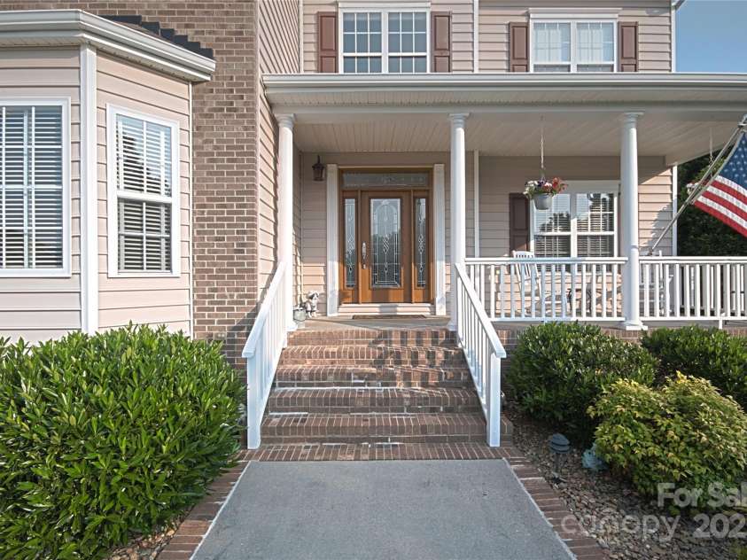 100 Oakwood Meadow Drive, Mooresville, NC 28115.  MLS# CAR4254955, YatesRealty ID 11646. 