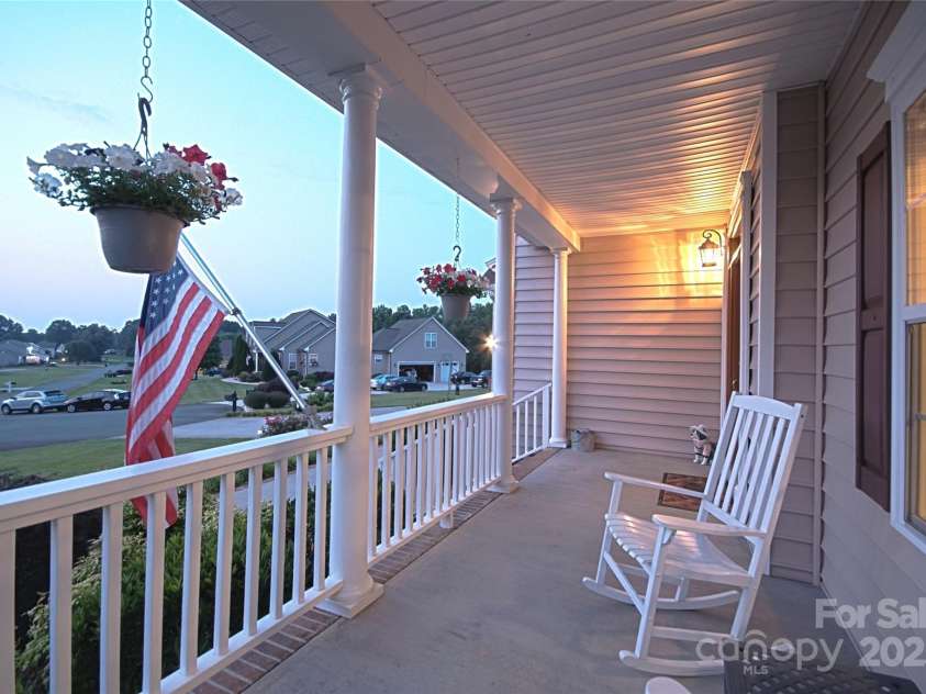 100 Oakwood Meadow Drive, Mooresville, NC 28115.  MLS# CAR4254955, YatesRealty ID 11646. 