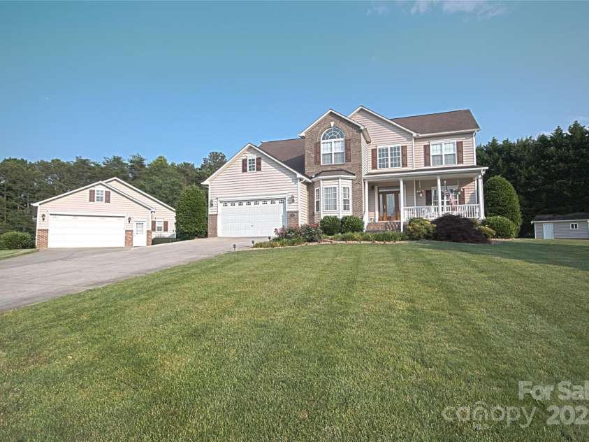 100 Oakwood Meadow Drive, Mooresville, NC 28115.  MLS# CAR4254955, YatesRealty ID 11646. 