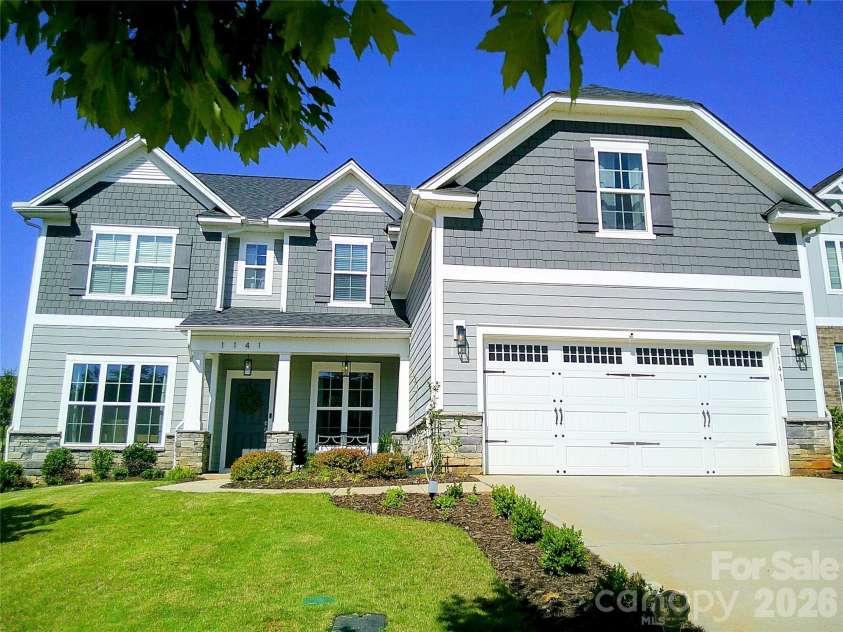 1141 Overlake Drive, Belmont, NC 28012.  MLS# CAR4336067, YatesRealty ID 11647. Front Yard Summer *