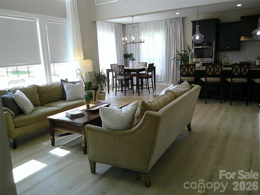 1141 Overlake Drive, Belmont, NC 28012.  MLS# CAR4336067, YatesRealty ID 11647. Great Room ***