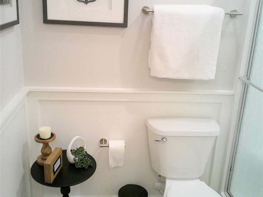 1141 Overlake Drive, Belmont, NC 28012.  MLS# CAR4336067, YatesRealty ID 11647. Guest Bathroom *