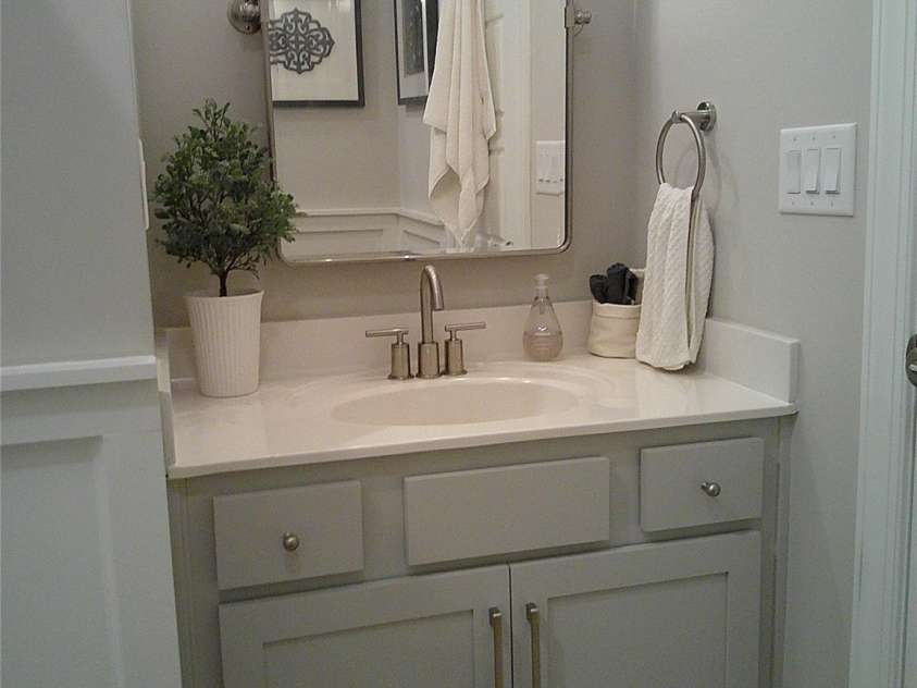 1141 Overlake Drive, Belmont, NC 28012.  MLS# CAR4336067, YatesRealty ID 11647. Guest Bathroom **